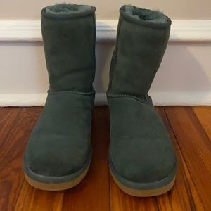 Dark green classic short ugg boots.